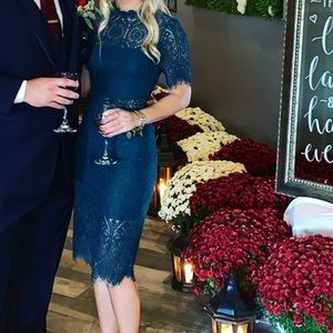 Lulus emerald green lace dress. Size xsmall. Worn once. Like new condition.